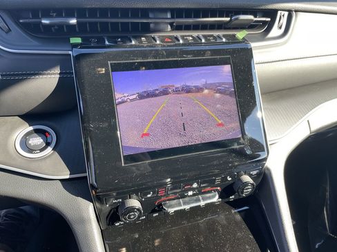 New 2025 Jeep Grand Cherokee Altitude image 17