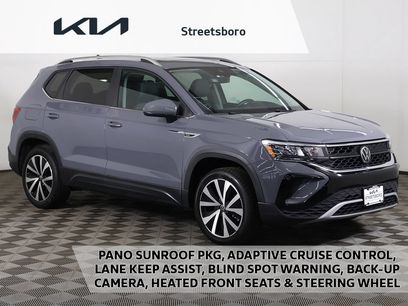 Used 2023 Volkswagen Taos SE w/ Panoramic Sunroof Package