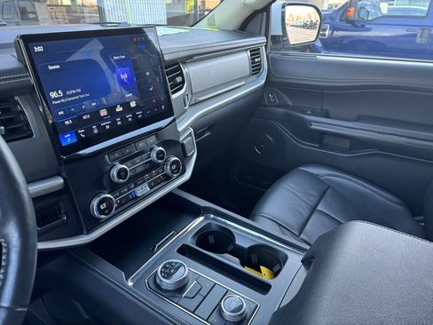 Used 2024 Ford Expedition XLT image 11