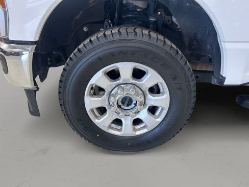 Used 2024 Ford F250 XLT AWD/4WD image 9