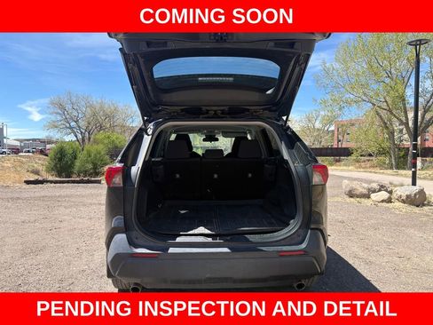 Used 2021 Toyota RAV4 LE w/ Carpet Mat Package (TMS) AWD/4WD image 16