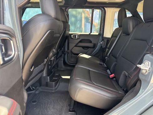 Used 2025 Jeep Wrangler Unlimited Rubicon w/ Convenience Group image 9