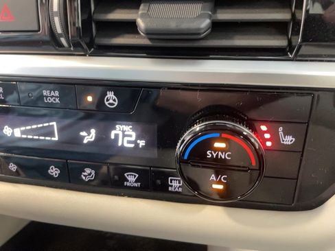 Used 2025 Nissan Pathfinder SL w/ SL Premium Package AWD/4WD image 19