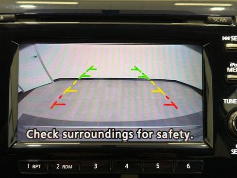 Used 2017 Nissan Murano S image 18