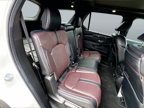 Used 2025 Honda Pilot Black Edition image 20