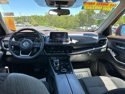 Used 2021 Nissan Rogue SV AWD/4WD image 6