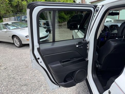 Used 2017 Jeep Patriot High Altitude AWD/4WD image 16