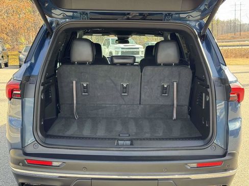 Used 2025 Buick Enclave Preferred image 17