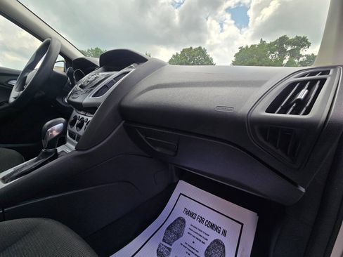 Used 2014 Ford Focus SE FWD image 25