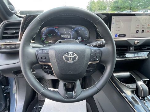 Used 2025 Toyota Crown Signia w/ Advanced Technology Package AWD/4WD image 32