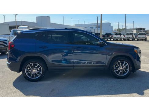 Certified 2022 GMC Terrain SLT image 9