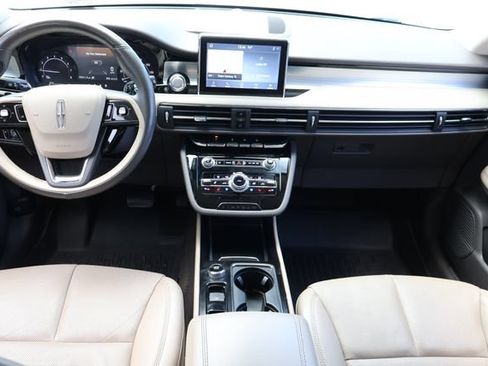 Used 2020 Lincoln Corsair FWD w/ Premium Package image 16