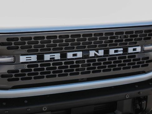Certified 2023 Ford Bronco Badlands w/ Sasquatch Package AWD/4WD image 5