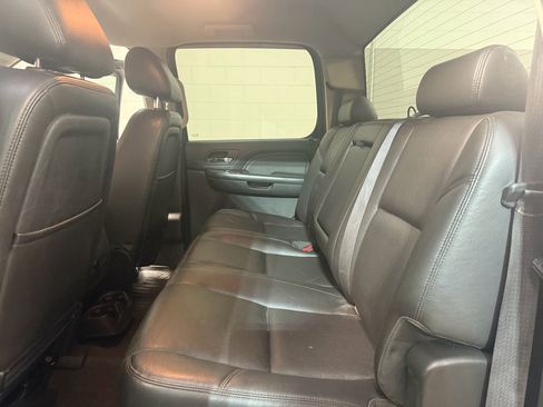 Used 2014 GMC Sierra 2500 Denali w/ Suspension Package, Off-Road image 29