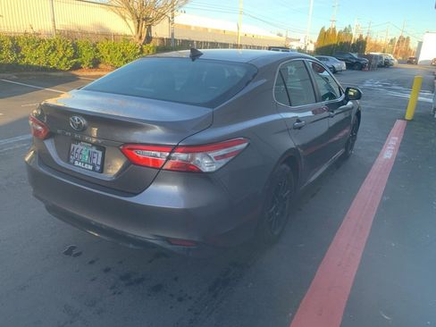 Used 2019 Toyota Camry L image 4