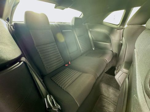 Used 2013 Dodge Challenger R/T image 31