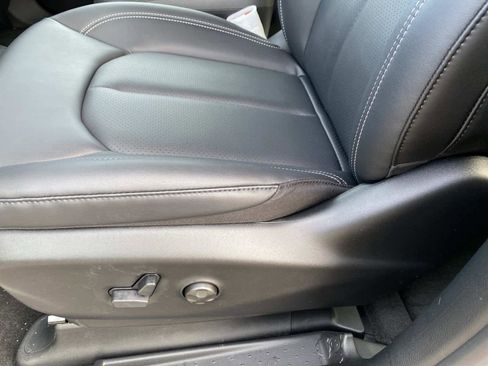 New 2026 Chrysler Voyager LX image 10