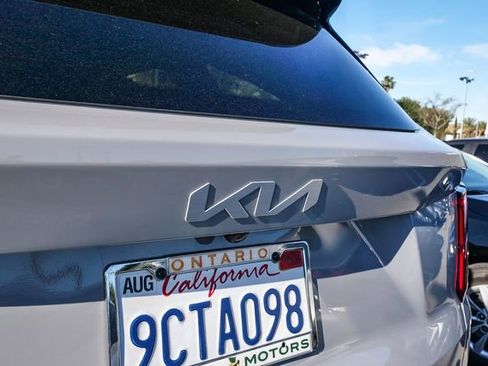 Certified 2022 Kia Sorento SX image 13