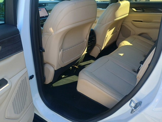 Used 2023 Jeep Grand Cherokee Limited AWD/4WD image 20