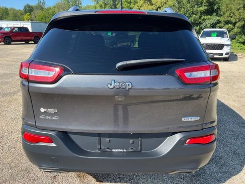 Used 2015 Jeep Cherokee Latitude w/ Cold Weather Group AWD/4WD image 6