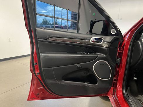 Used 2018 Jeep Grand Cherokee Trackhawk AWD/4WD image 32