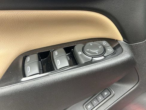 Used 2023 Chevrolet Equinox Premier FWD image 15