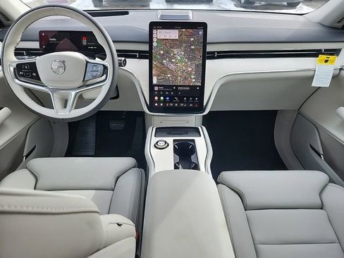 New 2025 Volvo EX90 Ultra image 11