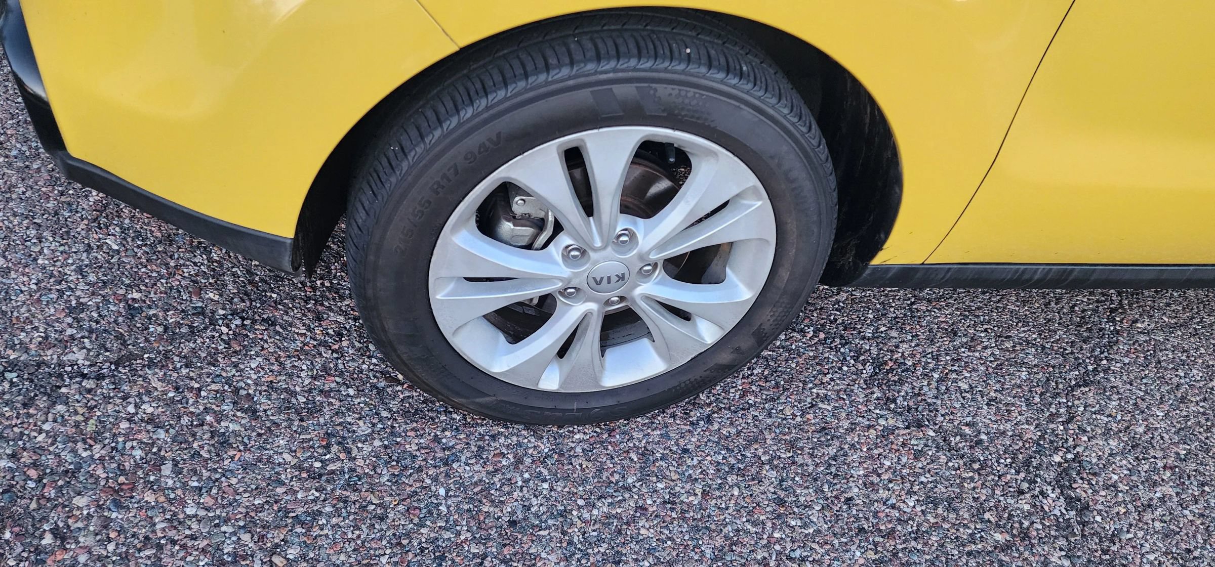 Used 2016 Kia Soul + FWD image 11