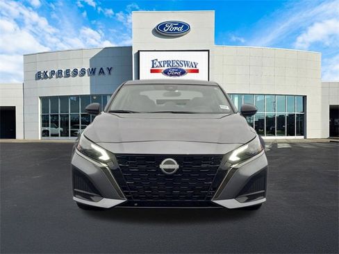 Used 2024 Nissan Altima 2.5 SV image 3