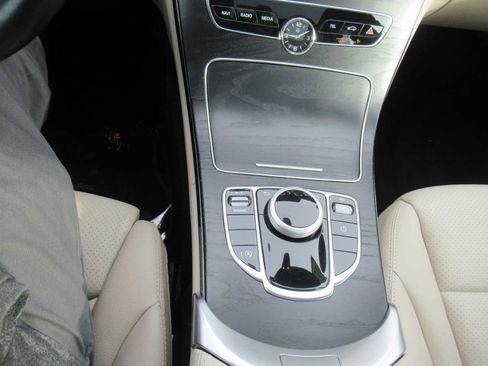 Used 2019 Mercedes-Benz C 300 4MATIC Sedan image 24