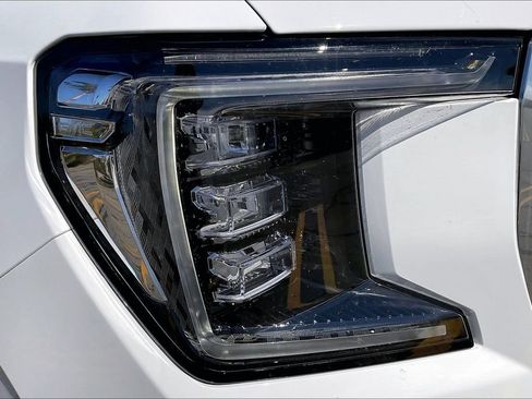 Used 2024 GMC Yukon Denali w/ Advanced Technology Package image 26