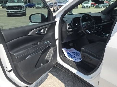 Used 2024 Chevrolet Traverse LT w/ Midnight/Sport Edition FWD image 9