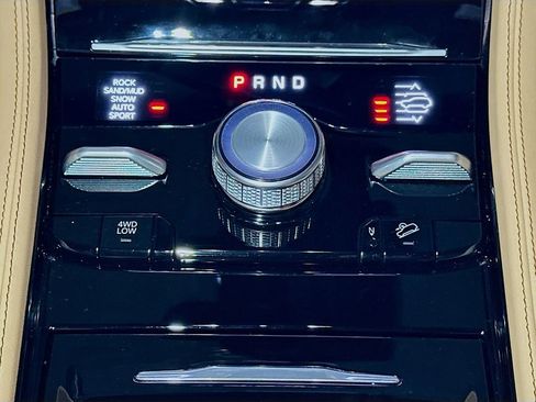 Used 2025 Jeep Grand Cherokee Summit image 33