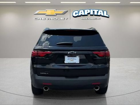Used 2022 Chevrolet Traverse LT FWD image 4