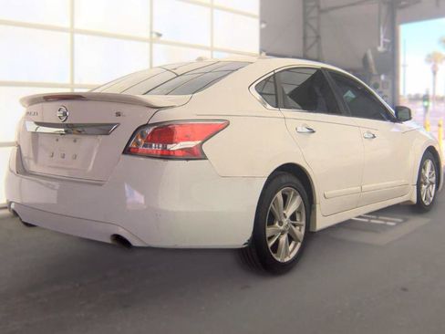 Used 2015 Nissan Altima 2.5 SL w/ Technology Package FWD image 4
