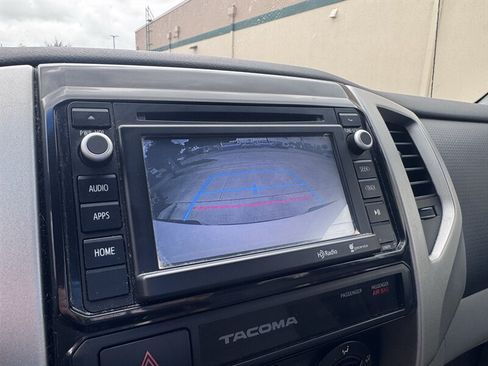 Used 2015 Toyota Tacoma PreRunner w/ SR5 Package RWD image 11