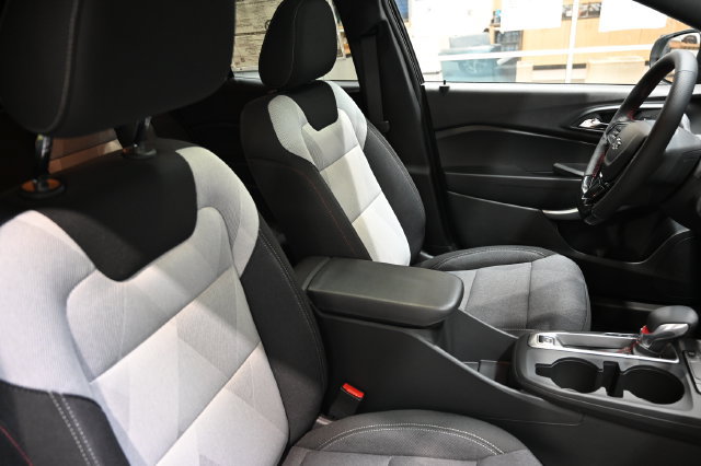 New 2026 Chevrolet Trax RS w/ Sunroof Package FWD image 8
