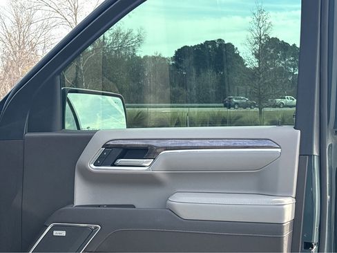 Used 2025 Chevrolet Silverado 1500 LTZ w/ Z71 Off-Road Package image 18