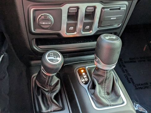 Used 2025 Jeep Wrangler Sport AWD/4WD image 12