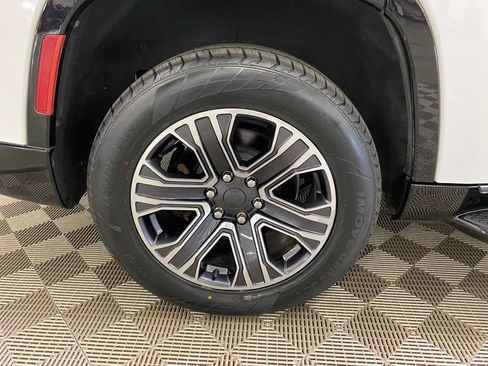 Used 2023 Jeep Wagoneer Series II w/ Flexible Seating Group image 15