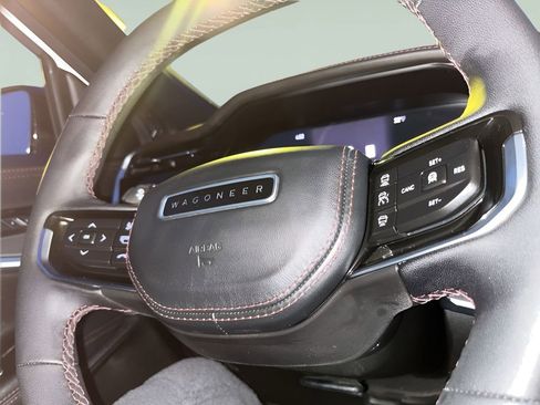 Used 2025 Jeep Wagoneer S Limited image 15