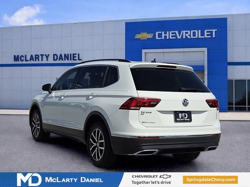 Used 2021 Volkswagen Tiguan SE w/ Panoramic Sunroof Package FWD image 4