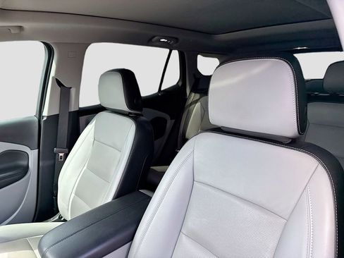 Used 2024 GMC Terrain SLT w/ Infotainment Package II image 13