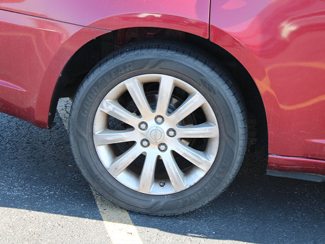 Used 2012 Chrysler 200 Touring w/ Cold Weather Group FWD image 8
