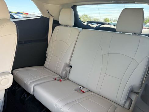 Used 2023 Buick Enclave Essence image 36