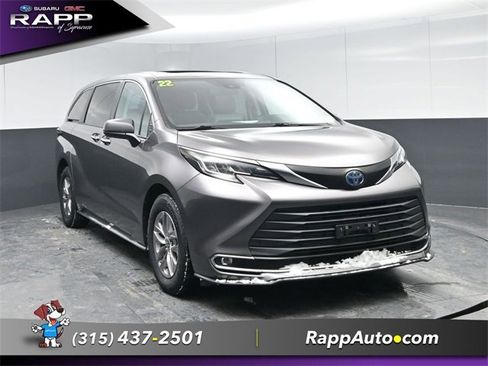 Used 2022 Toyota Sienna XLE image 2