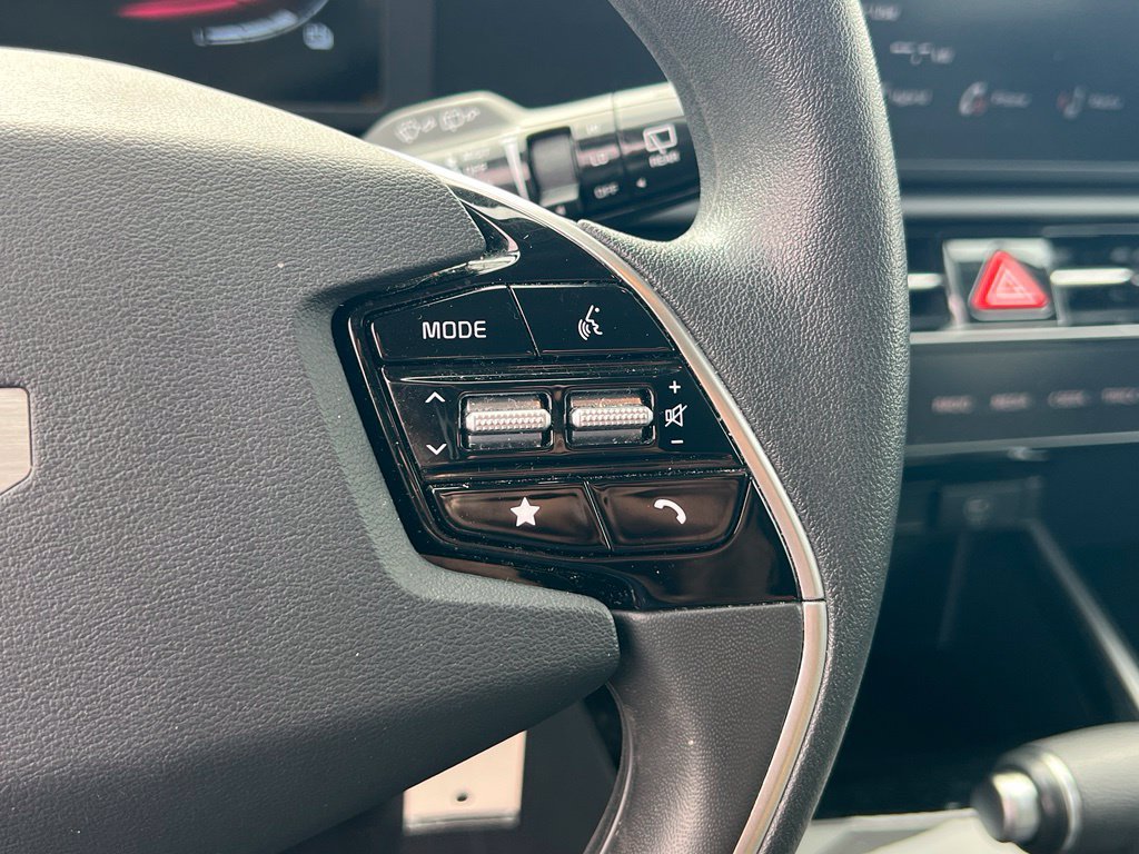 Certified 2025 Kia Niro LX FWD image 21