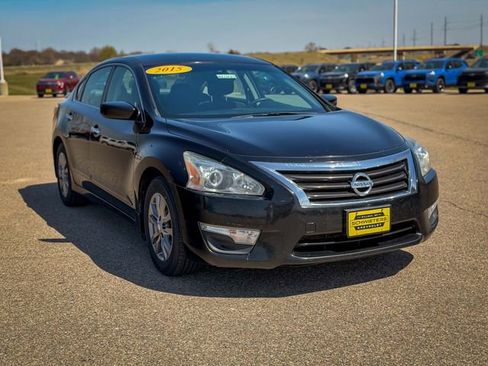 Used 2015 Nissan Altima 2.5 S w/ Special Edition Package FWD image 3