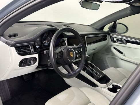 Certified 2024 Porsche Macan w/ Premium Plus Package AWD/4WD image 4