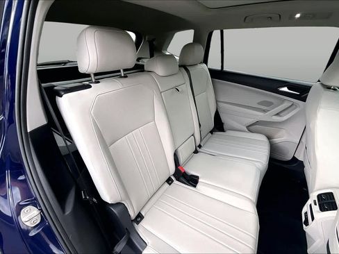Used 2023 Volkswagen Tiguan SE w/ Panoramic Sunroof Package FWD image 19